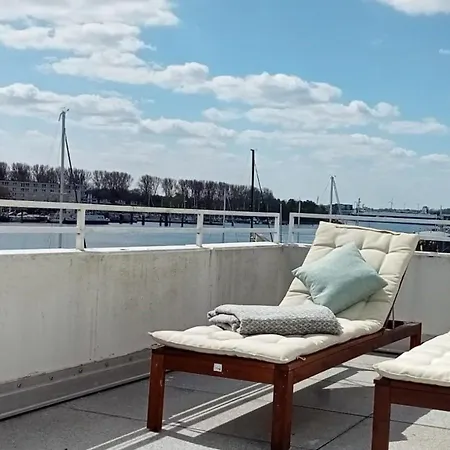 Vorderreihe, 157 Lübeck